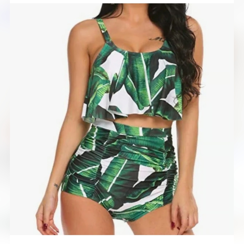 Avid Love. Women's 2 Piece Swimsuit. Palm Leaf Design. Size Medium. NWT.